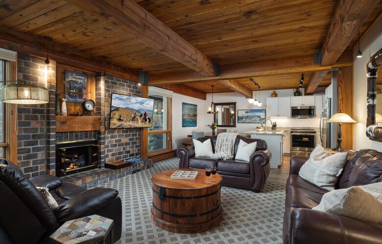 Ski-In/Ski-Out Snowmass Condo with Fireplace & Mountain Views - Snowmass Village, Colorado