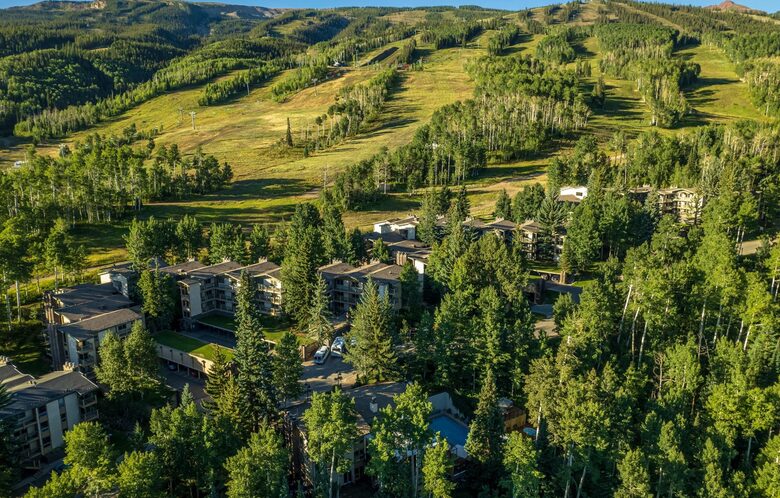 Ski-In/Ski-Out Snowmass Condo with Fireplace & Mountain Views - Snowmass Village, Colorado