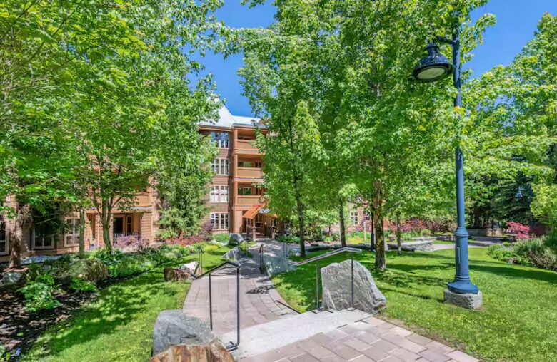 Hilton Whistler Two-Bedroom Alpine Suite - Whistler, Canada