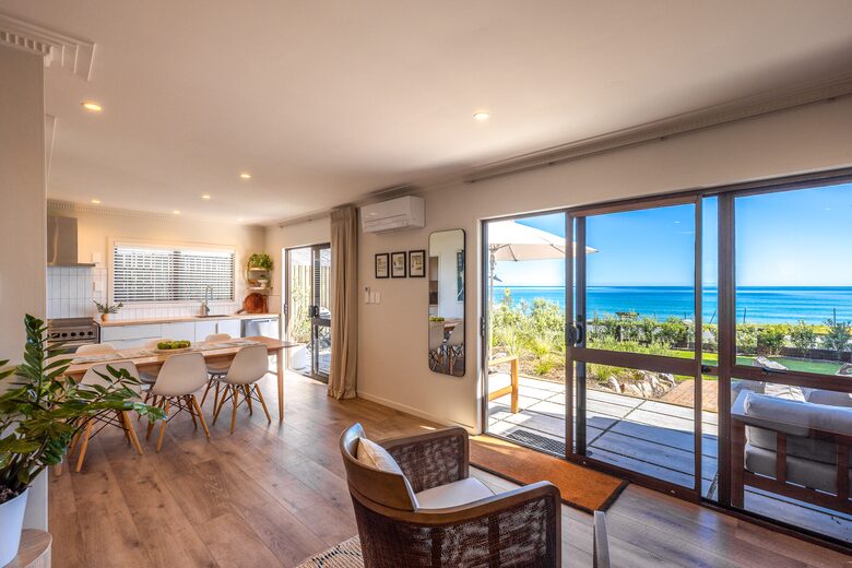 Premier Coastal Haven on Onetangi Bay - Onetangi, Waiheke Island, New Zealand