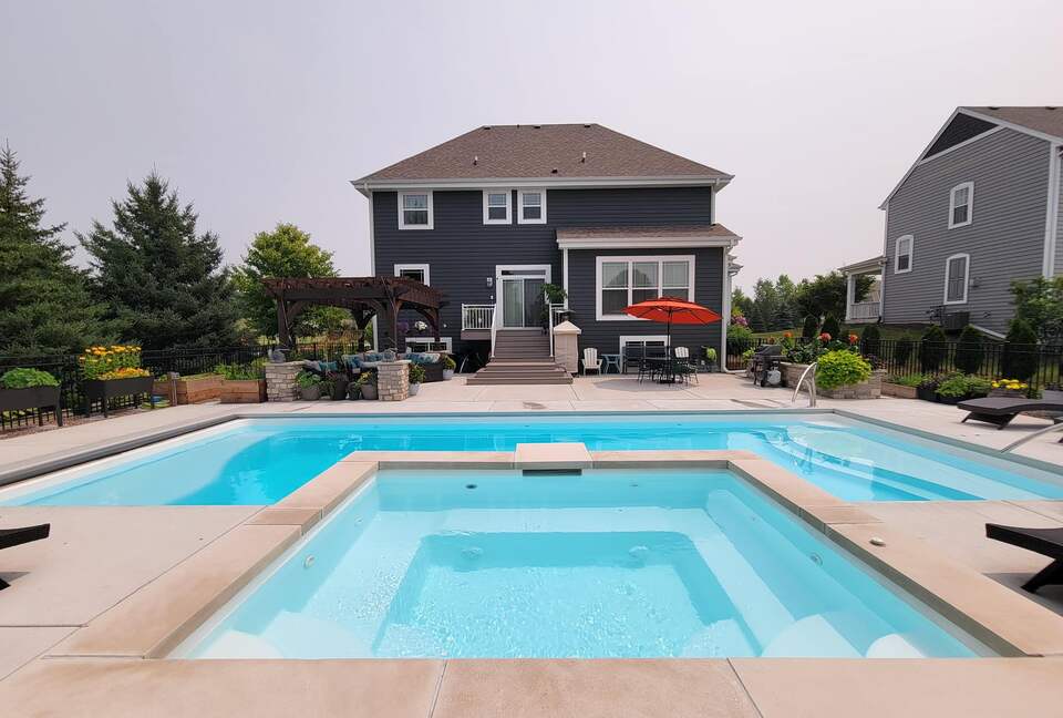 Fox Lake Village Retreat with Saltwater Pool & Spa - Waukesha, Wisconsin
