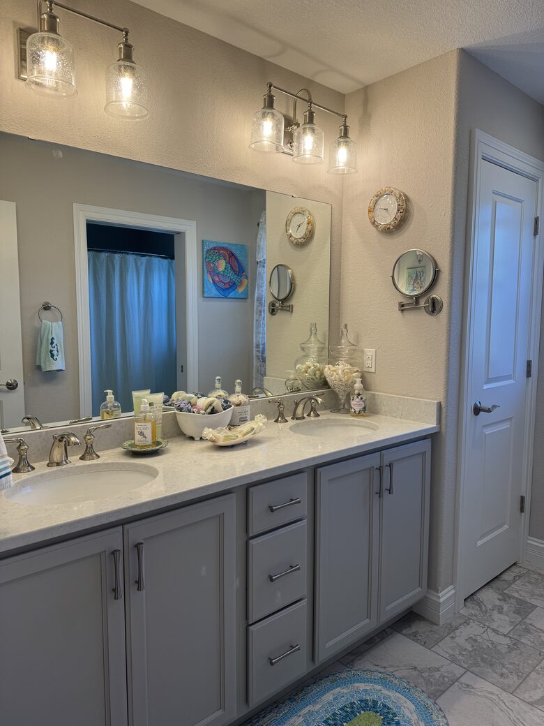 2nd Floor Bathroom