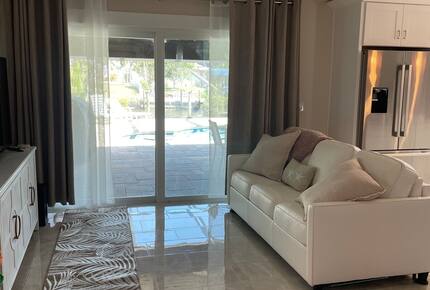 Modern Canal-Front Escape in Southwest Cape Coral - Cape Coral, Florida