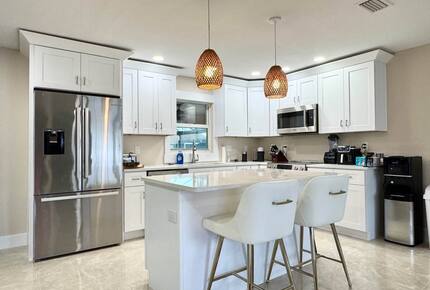 Modern Canal-Front Escape in Southwest Cape Coral - Cape Coral, Florida