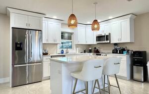 Modern Canal-Front Escape in Southwest Cape Coral - Cape Coral, Florida
