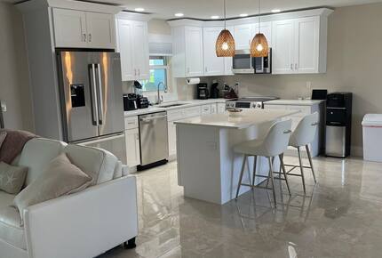 Modern Canal-Front Escape in Southwest Cape Coral - Cape Coral, Florida