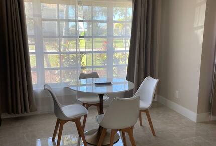 Modern Canal-Front Escape in Southwest Cape Coral - Cape Coral, Florida