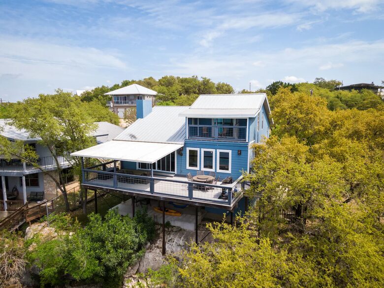Elegant Hilltop Retreat with Panoramic Canyon Lake Views - Canyon Lake, Texas