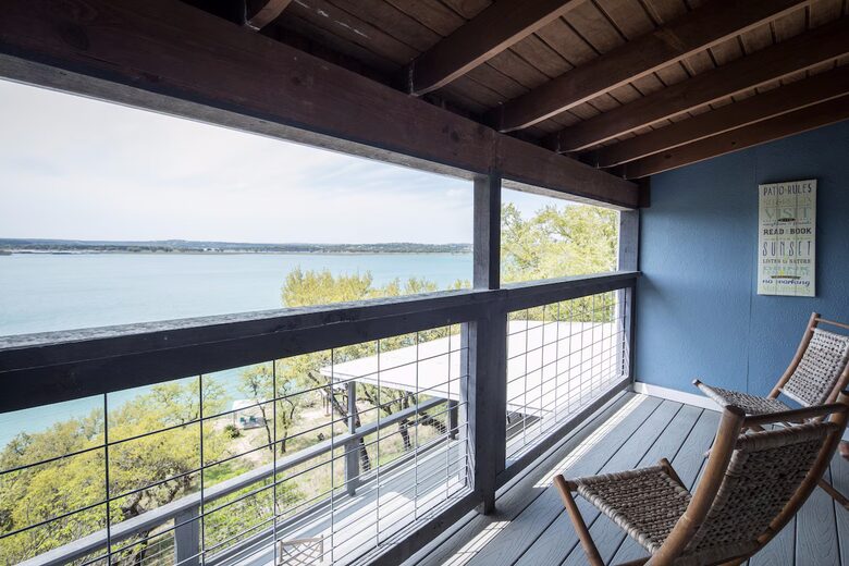 Elegant Hilltop Retreat with Panoramic Canyon Lake Views - Canyon Lake, Texas