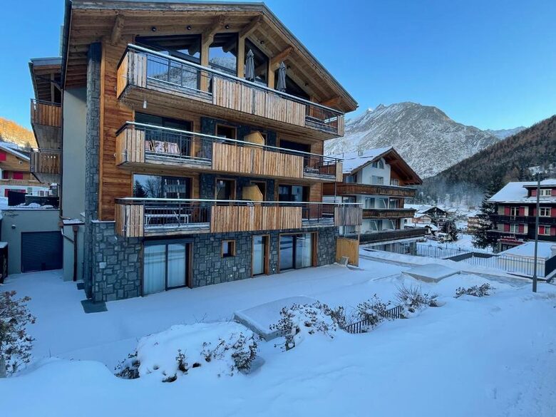 Serene Alpine Residence with Spa - Saas-Fee, Switzerland