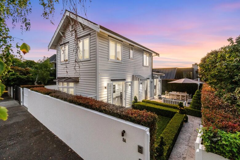 Elegant Remuera Retreat with Designer Finishes - Remuera, New Zealand