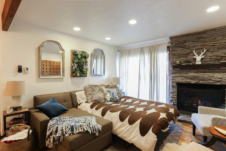 Cozy Avon Getaway with Mountain Views - Avon, Colorado