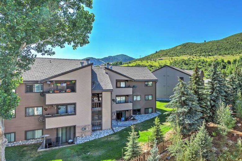 Cozy Avon Getaway with Mountain Views - Avon, Colorado