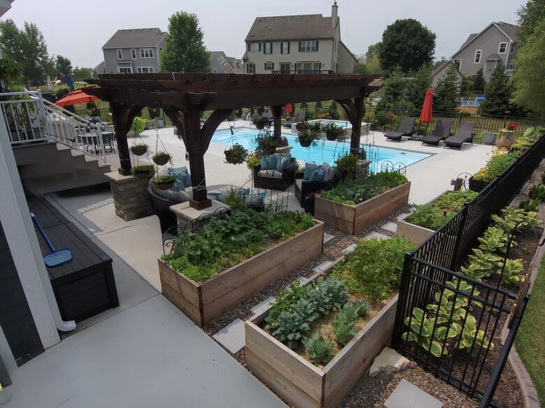 Fox Lake Village Retreat with Saltwater Pool & Spa - Waukesha, Wisconsin