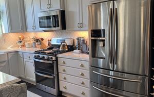Fox Lake Village Retreat with Saltwater Pool & Spa - Waukesha, Wisconsin