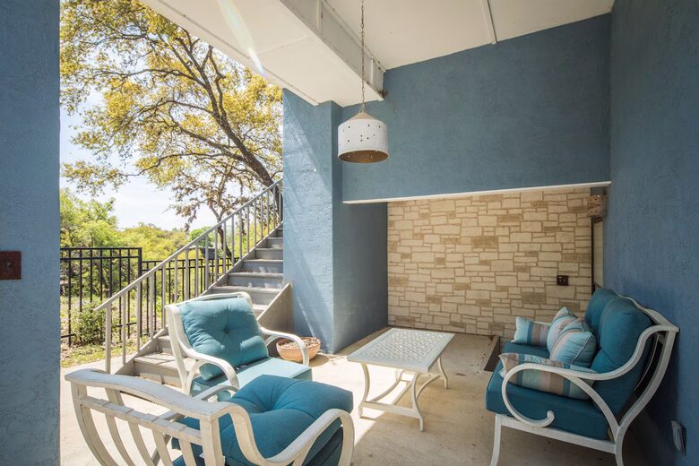 Elegant Hilltop Retreat with Panoramic Canyon Lake Views - Canyon Lake, Texas