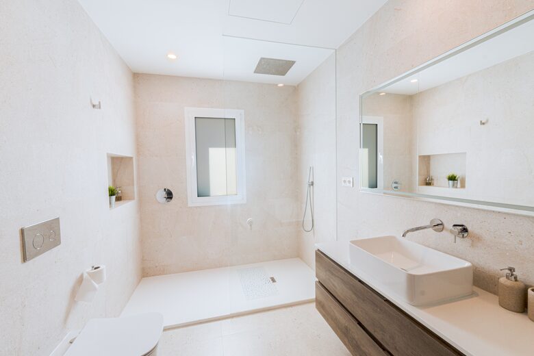 1st Floor Bathroom