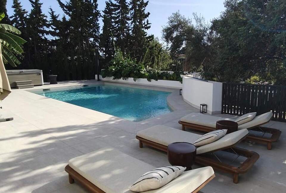 Pool & Sunloungers