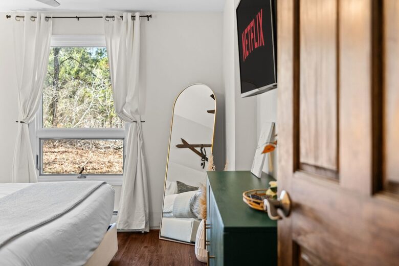 Elegant Mountainside Escape with Direct Hunter Mountain Access - Lanesville, New York