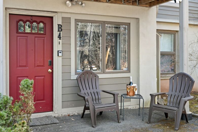 Catskills Ski-In/Ski-Out Retreat - Lanesville, New York