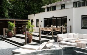 Refined Seaside Escape with Elegant Design - Christchurch, United Kingdom