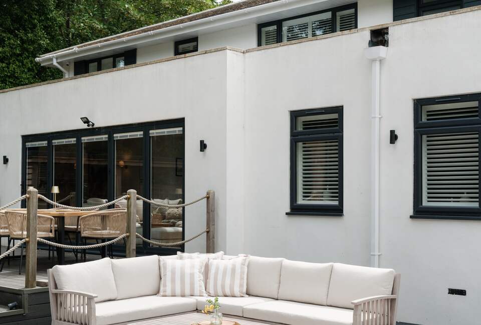 Refined Seaside Escape with Elegant Design - Christchurch, United Kingdom