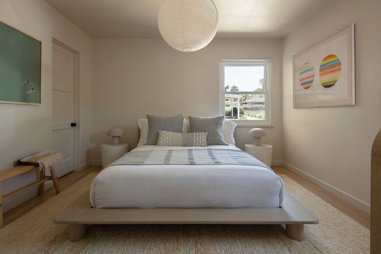 queen bedroom