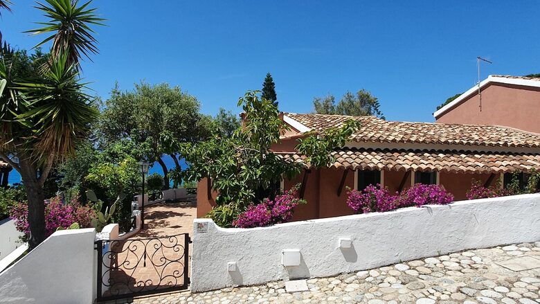 Refined Seaside Villa with Private Pool and Beach Access - Marina di Bordila, Italy