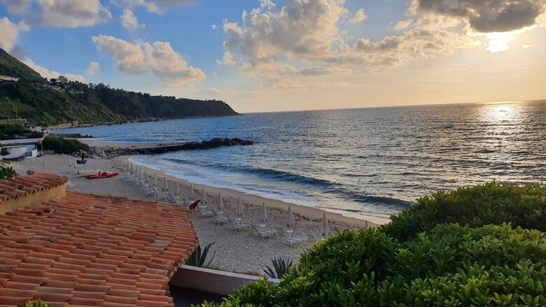 Refined Seaside Villa with Private Pool and Beach Access - Marina di Bordila, Italy