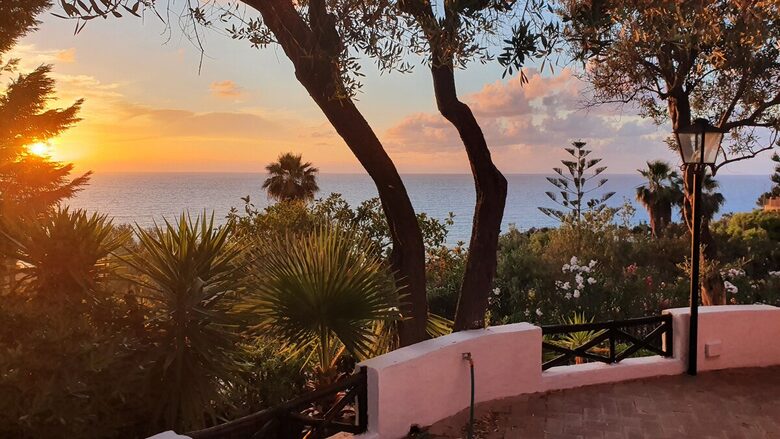 Refined Seaside Villa with Private Pool and Beach Access - Marina di Bordila, Italy