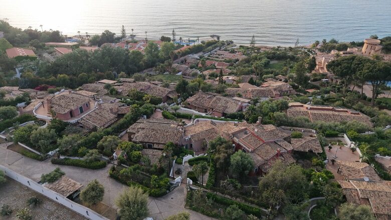 Refined Seaside Villa with Private Pool and Beach Access - Marina di Bordila, Italy