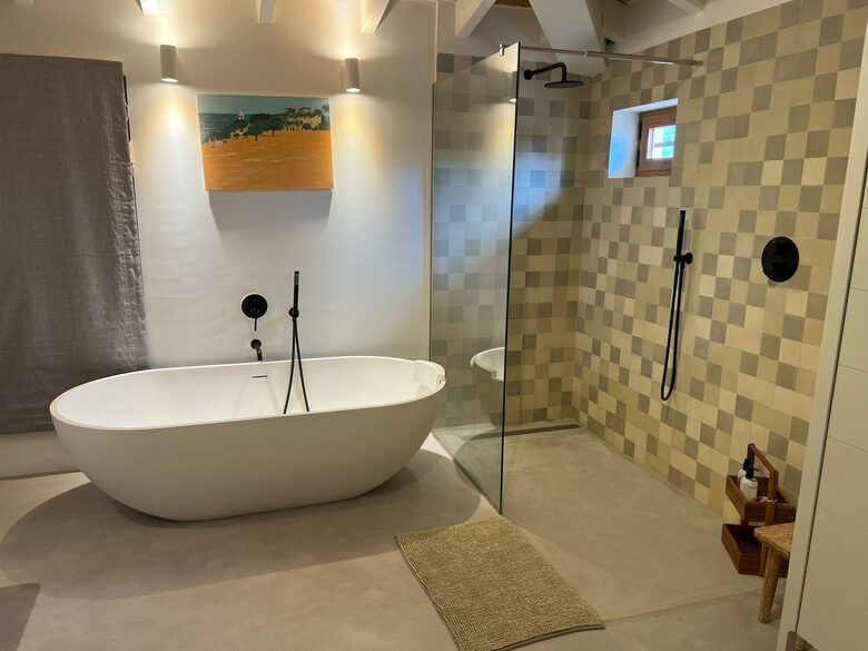 Exquisite Balearic Villa with Lush Gardens & Elevated Amenities - Calvià, Mallorca, Spain