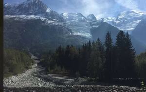 A Warm Modern Chamonix Retreat Beneath the Mountains - Les Bossons, Chamonix, France