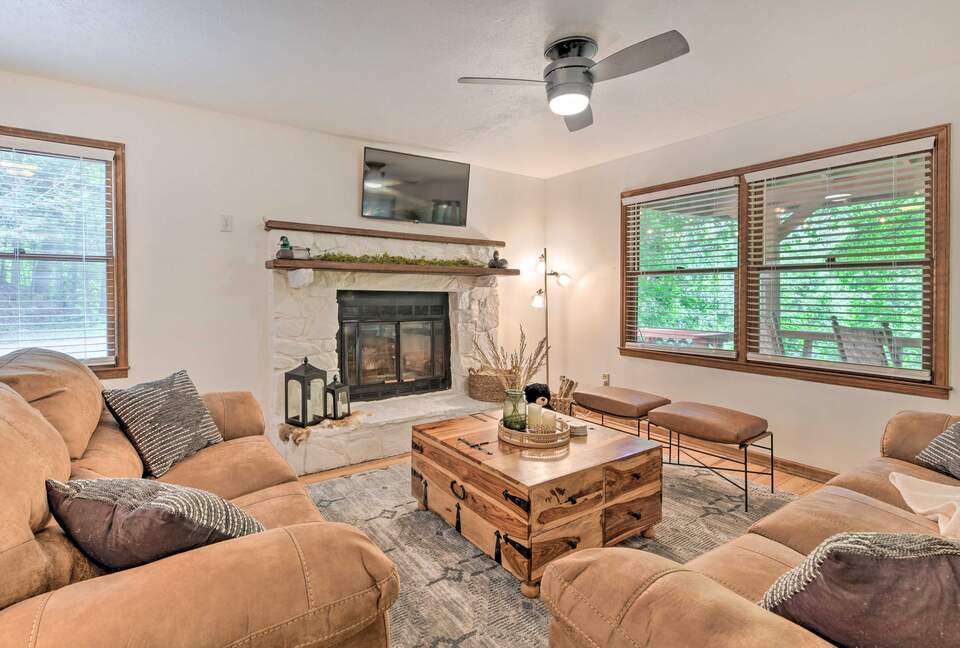 Cozy Maggie Valley Townhome With Hot Tub - Maggie Valley, North Carolina