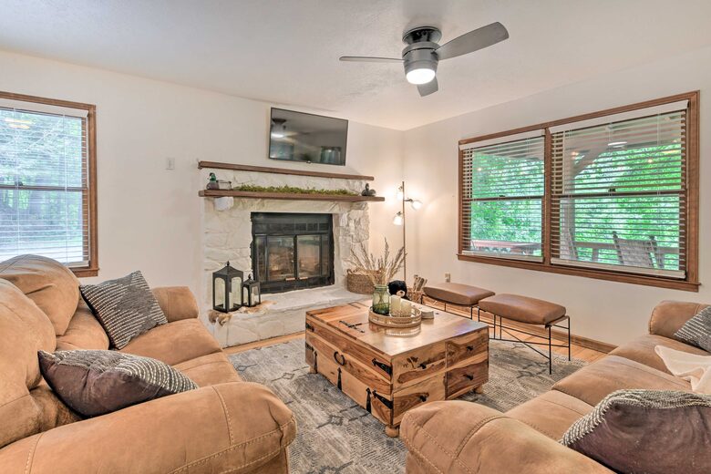 Cozy Maggie Valley Townhome With Hot Tub - Maggie Valley, North Carolina