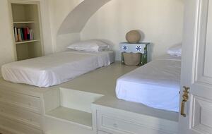 Twin bedroom 1