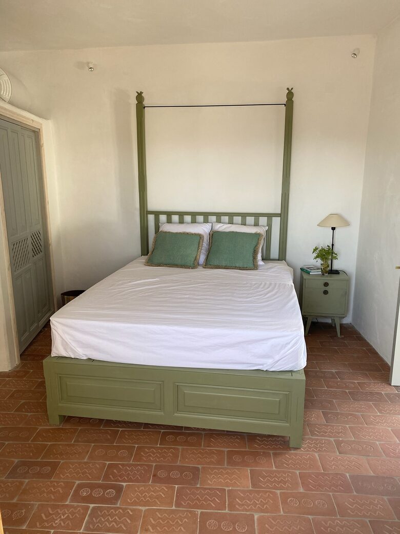 Guest bedroom