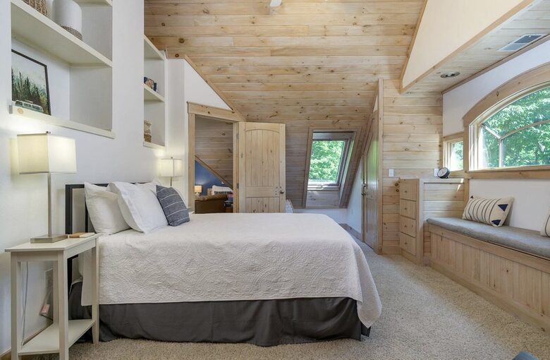 Upstairs bedroom