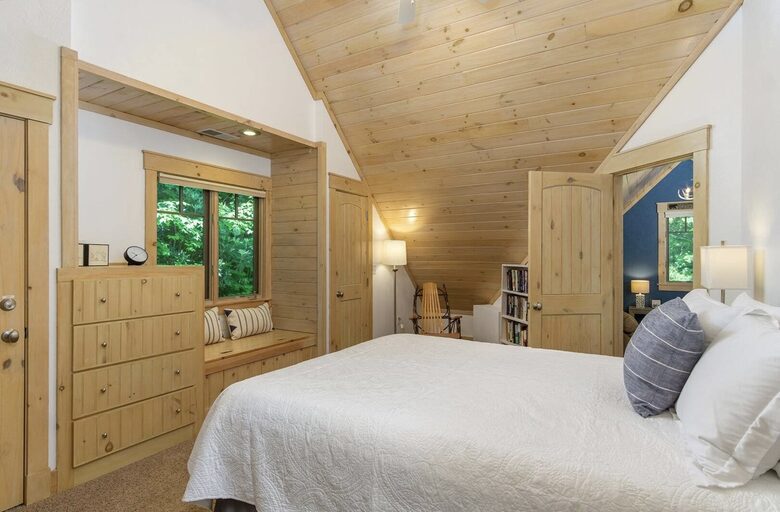 Upstairs bedroom