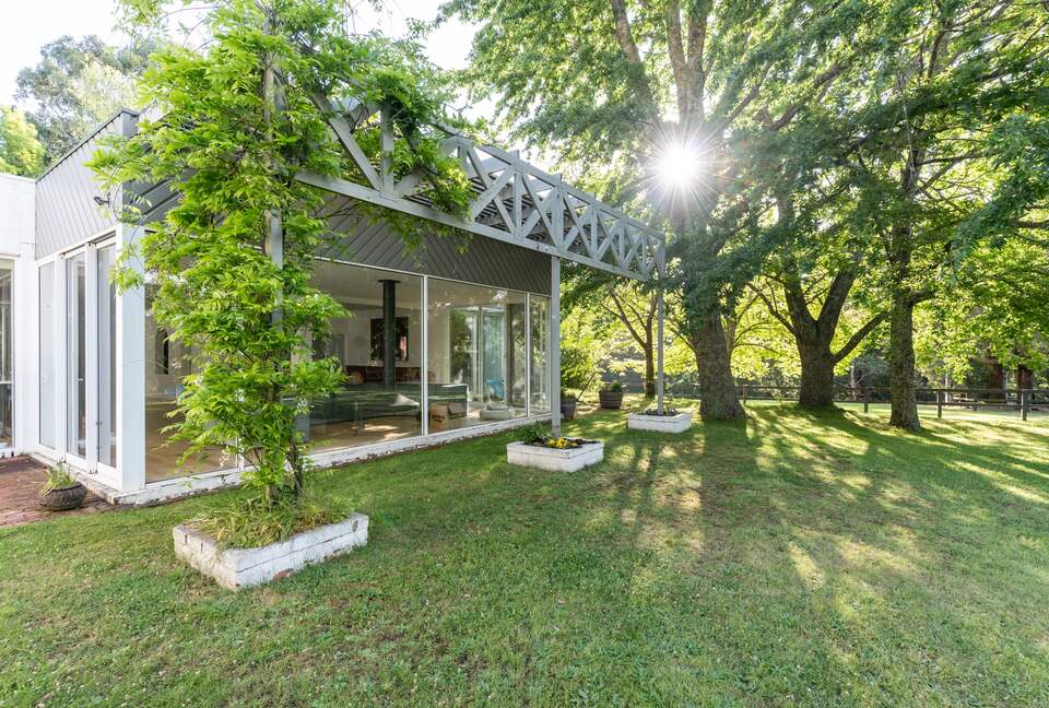 Modern Glass Walled Countryside Sanctuary in Rural Victoria - Bullengarook, Australia