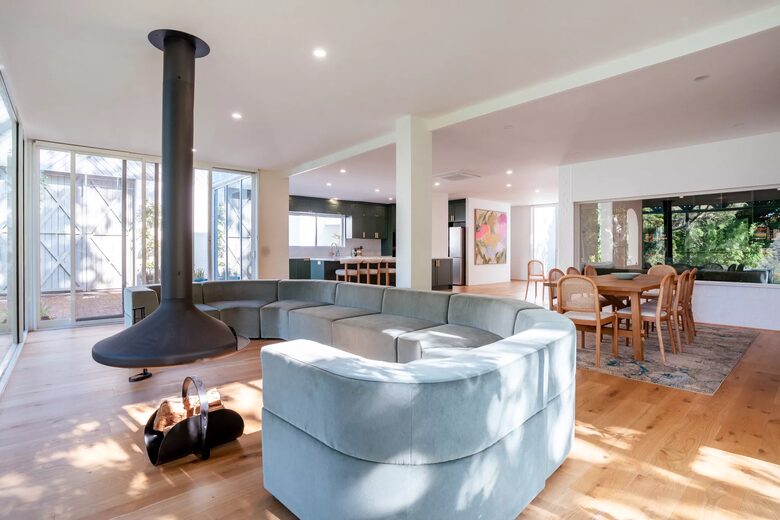 Modern Glass Walled Countryside Sanctuary in Rural Victoria - Bullengarook, Australia