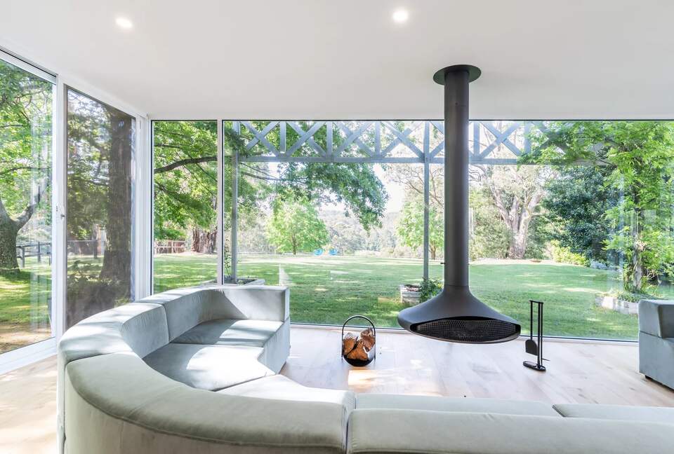Modern Glass Walled Countryside Sanctuary in Rural Victoria - Bullengarook, Australia