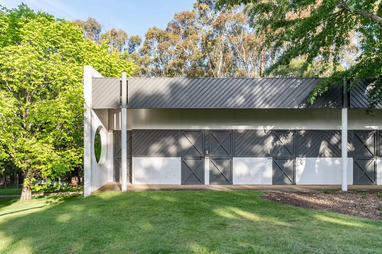 Modern Glass Walled Countryside Sanctuary in Rural Victoria - Bullengarook, Australia
