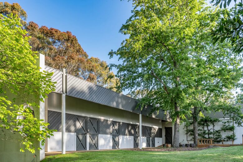 Modern Glass Walled Countryside Sanctuary in Rural Victoria - Bullengarook, Australia