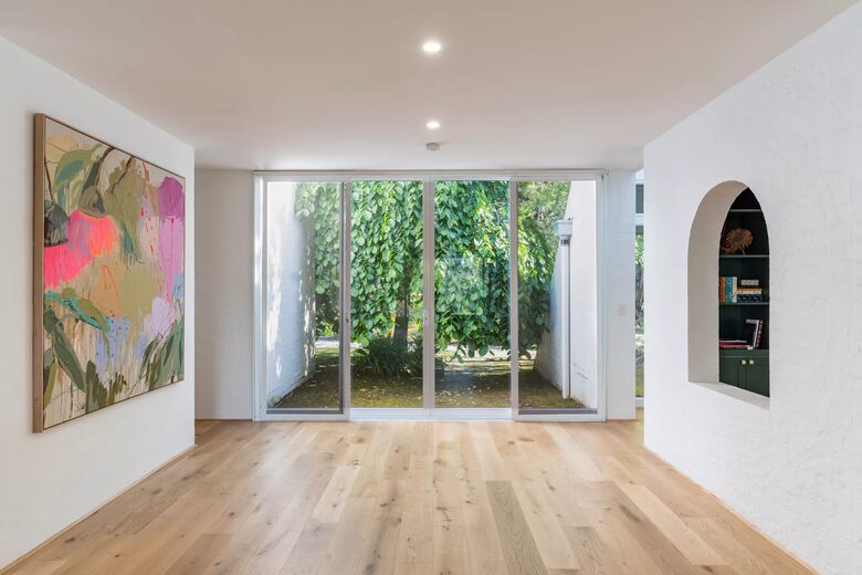 Modern Glass Walled Countryside Sanctuary in Rural Victoria - Bullengarook, Australia