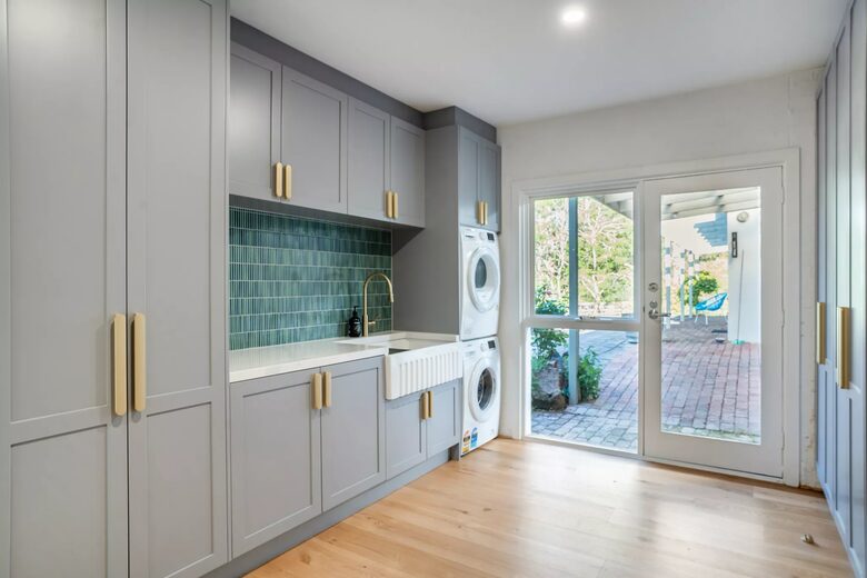 Modern Glass Walled Countryside Sanctuary in Rural Victoria - Bullengarook, Australia