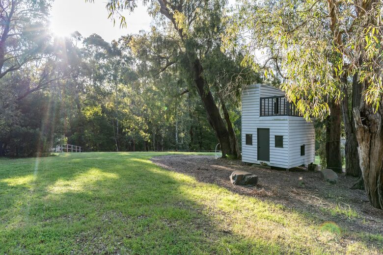 Modern Glass Walled Countryside Sanctuary in Rural Victoria - Bullengarook, Australia