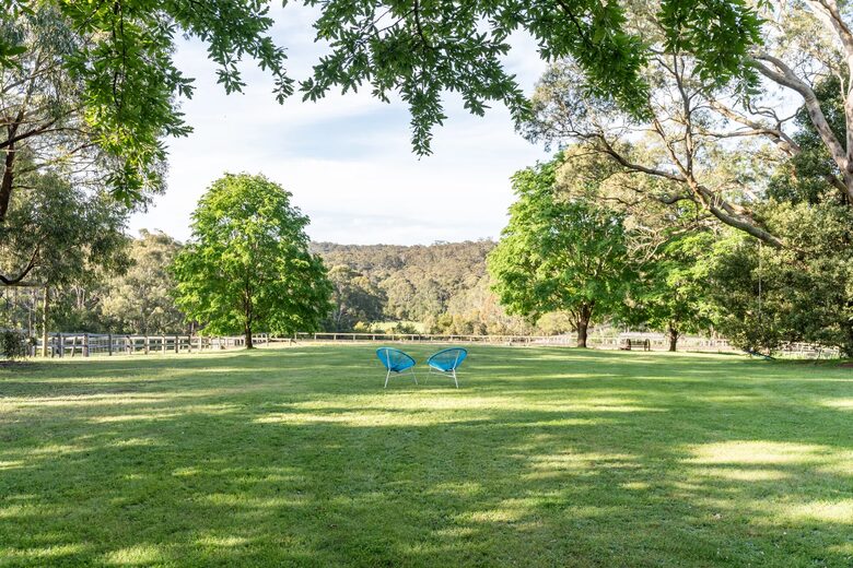 Modern Glass Walled Countryside Sanctuary in Rural Victoria - Bullengarook, Australia
