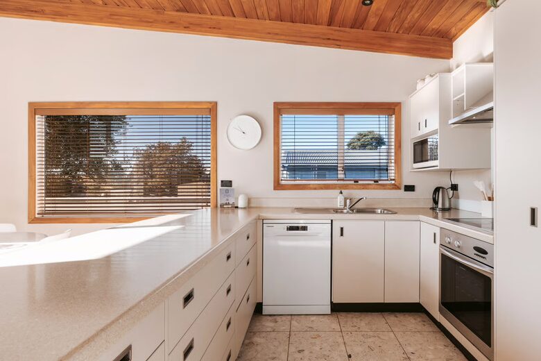 Relaxed Coastal Getaway Near Golden Sands Village - Pāpāmoa, New Zealand