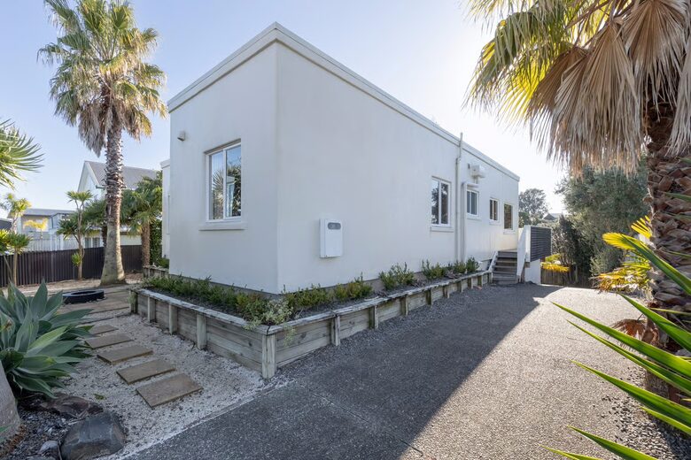 Relaxed Coastal Getaway Near Golden Sands Village - Pāpāmoa, New Zealand